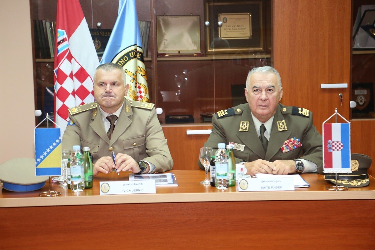 https://www.morh.hr/wp-content/gallery/zamjenik-nacelnika-zajednickog-stozera-oruzanih-snaga-bih-posjetio-hvu/ivica_jerkic_hvu_19072019_01.jpg
