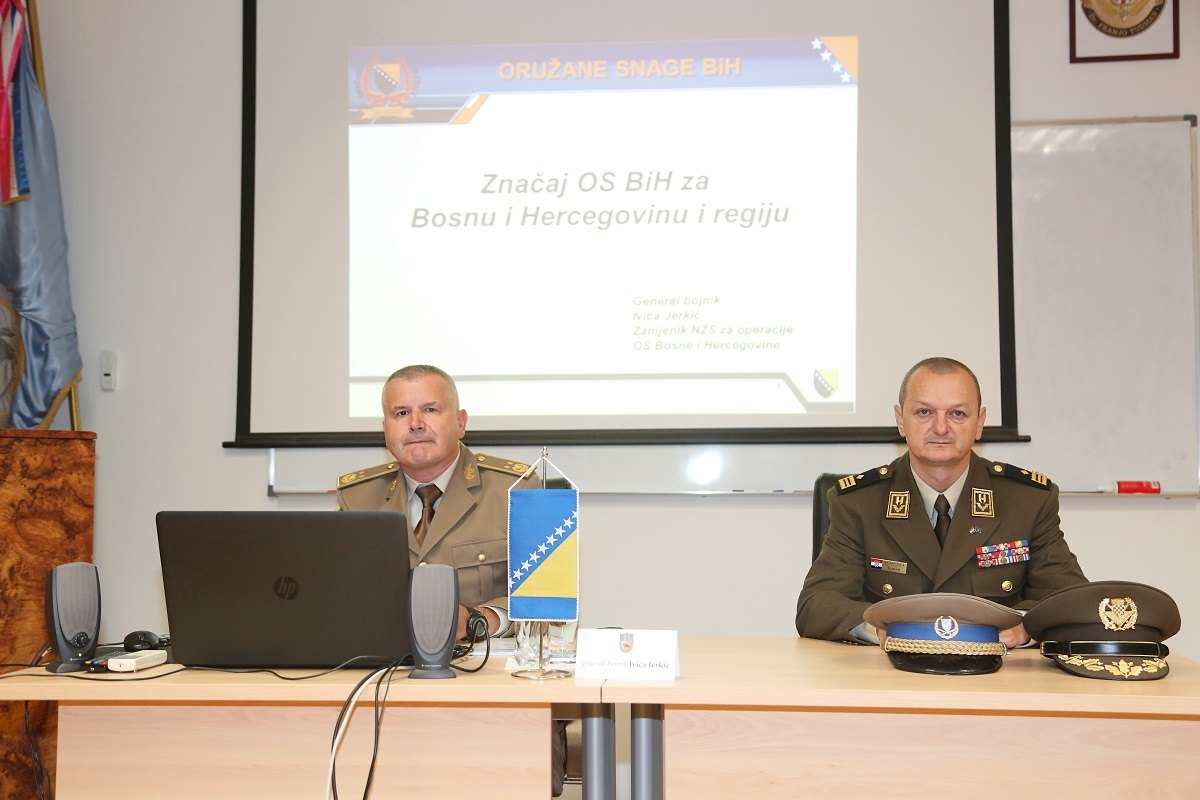 https://www.morh.hr/wp-content/gallery/zamjenik-nacelnika-zajednickog-stozera-oruzanih-snaga-bih-posjetio-hvu/ivica_jerkic_hvu_19072019_07.jpg