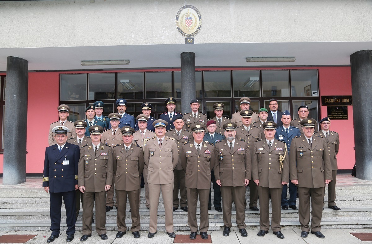 https://www.morh.hr/wp-content/gallery/zamjenik-nacelnika-zajednickog-stozera-oruzanih-snaga-bih-posjetio-hvu/ivica_jerkic_hvu_19072019_12.jpg