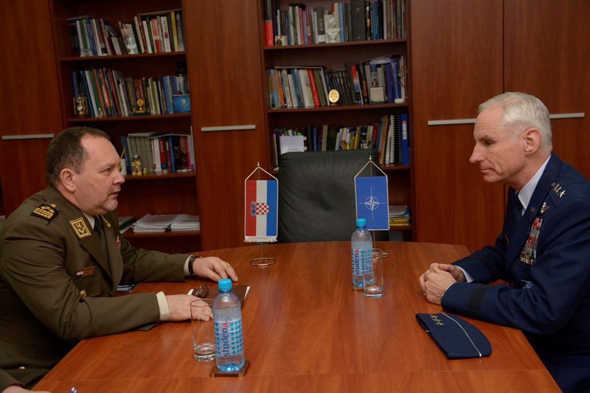 https://www.morh.hr/wp-content/gallery/zamjenik-predsjedavajuceg-vojnog-odbora-nato-a-u-posjetu-hvu/hvu_nato_08022016_02.jpg