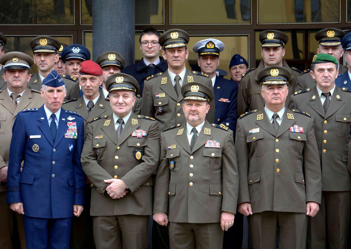 https://www.morh.hr/wp-content/gallery/zamjenik-predsjedavajuceg-vojnog-odbora-nato-a-u-posjetu-hvu/hvu_nato_08022016_16.jpg