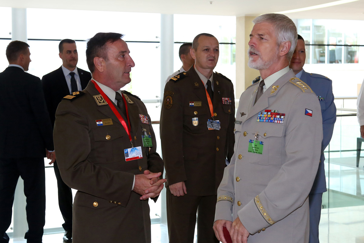 https://www.morh.hr/wp-content/gallery/zapocela-konferencije-vojnog-odbora-nato-a-u-splitu/sbgs6933.jpg