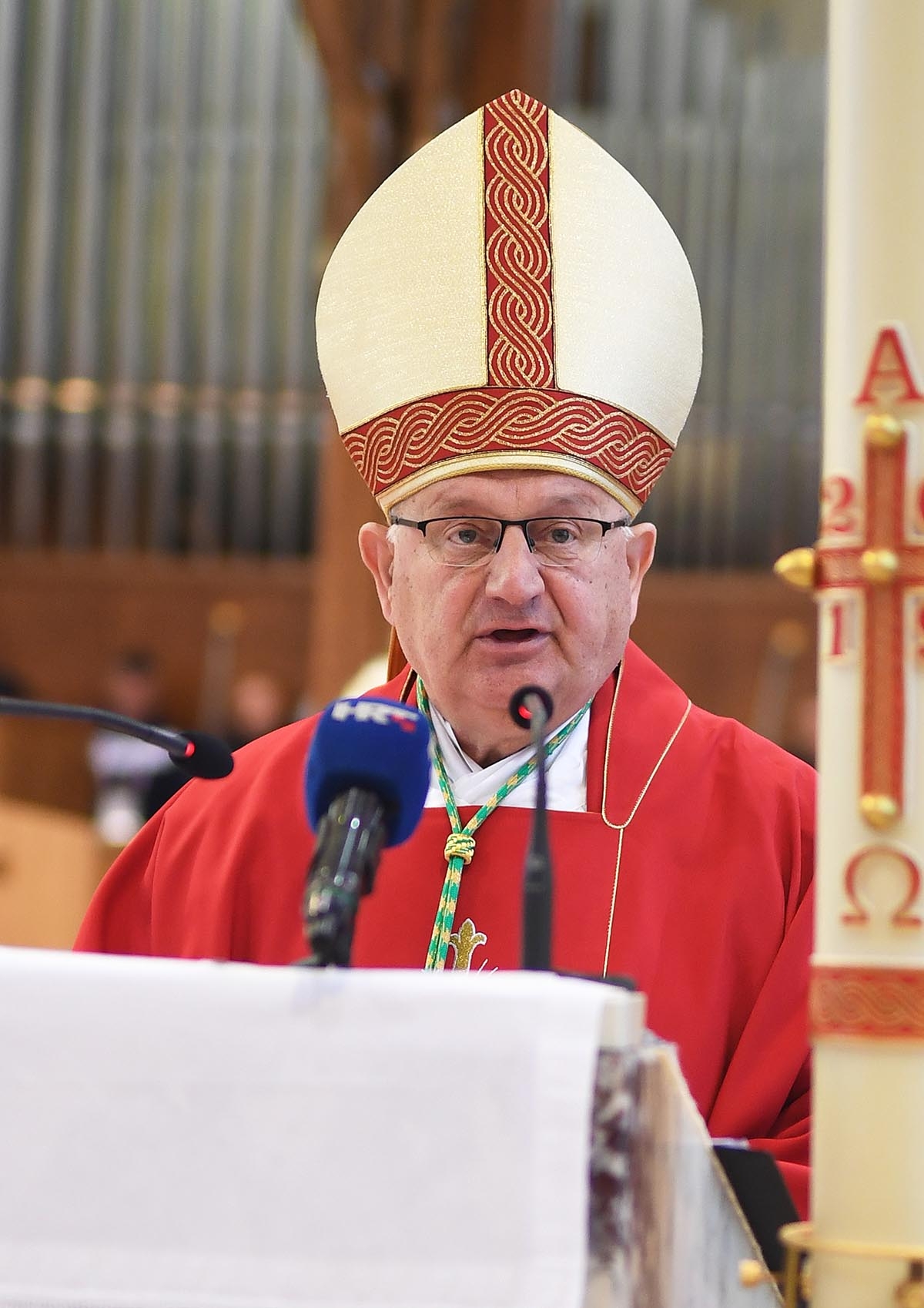 https://www.morh.hr/wp-content/gallery/zapocelo-27-vojno-hodocasce-u-lourdes/misa_10052019_15.jpg