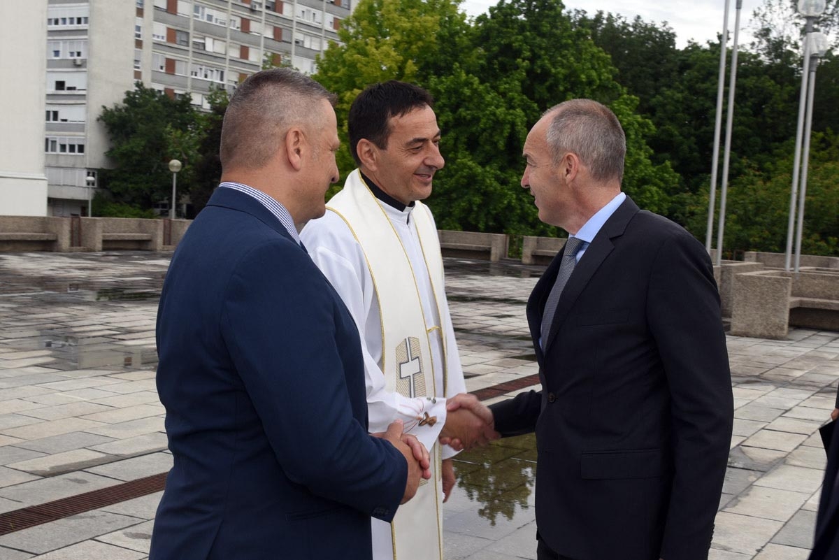 https://www.morh.hr/wp-content/gallery/zapocelo-60-medunarodno-vojno-hodocasce-u-lourdes/hodocasce_lourdes_15052018_02.jpg