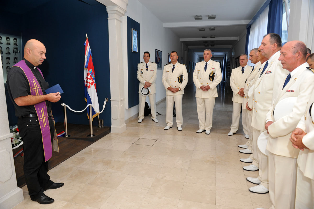 https://www.morh.hr/wp-content/gallery/zapocelo-obiljezavanje-25-obljetnice-hrvatske-ratne-mornarice-2/hrm_tb_05.jpg