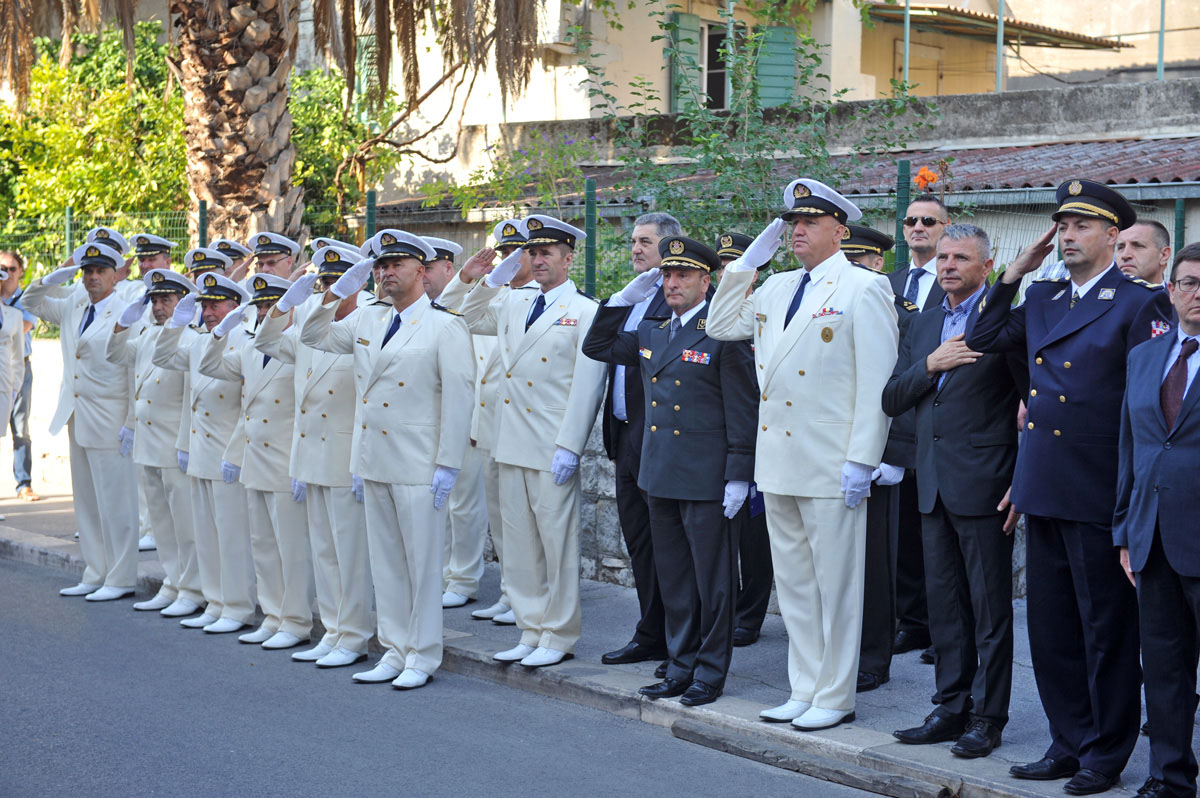 https://www.morh.hr/wp-content/gallery/zapocelo-obiljezavanje-25-obljetnice-hrvatske-ratne-mornarice-2/hrm_tb_09.jpg