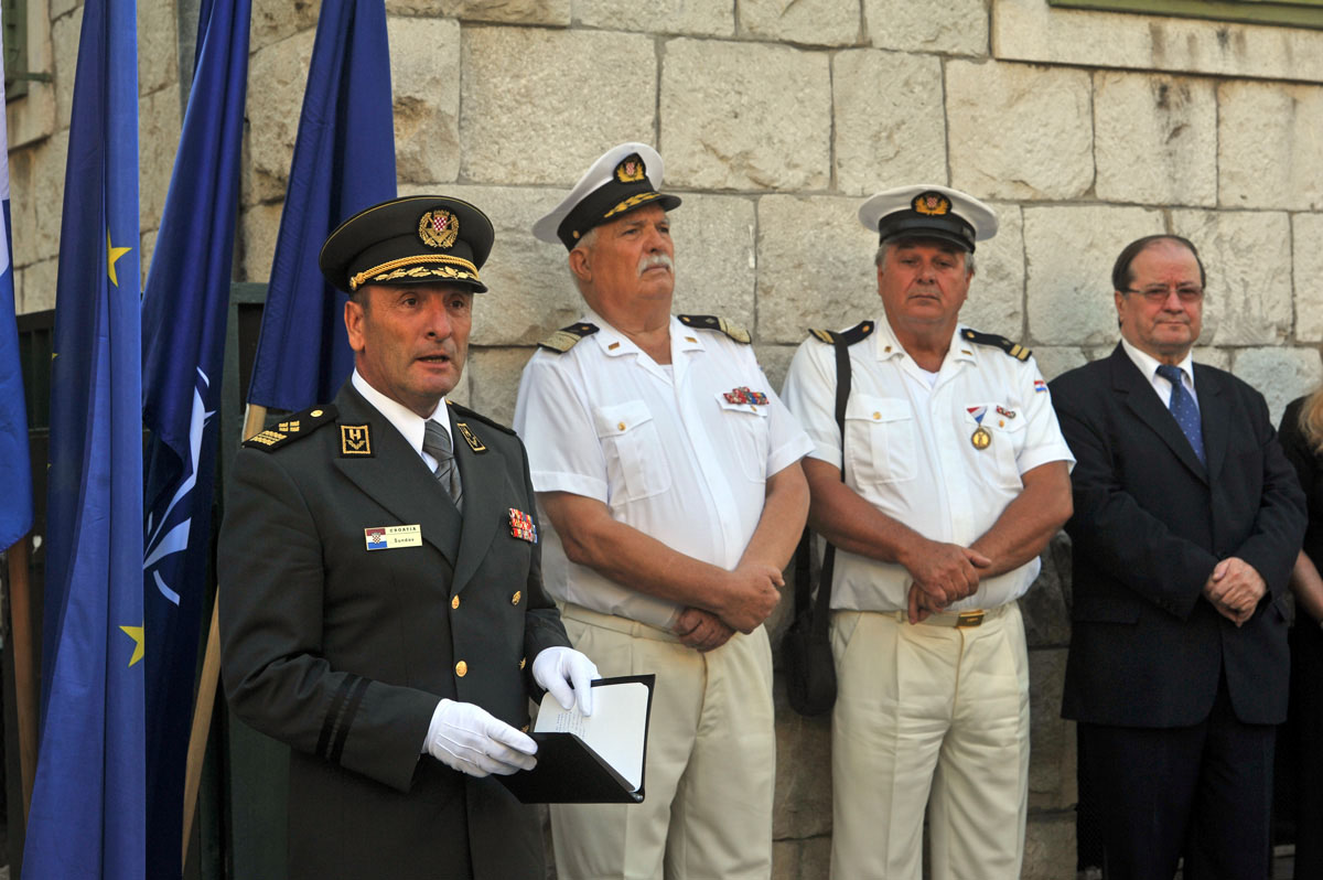 https://www.morh.hr/wp-content/gallery/zapocelo-obiljezavanje-25-obljetnice-hrvatske-ratne-mornarice-2/hrm_tb_16.jpg