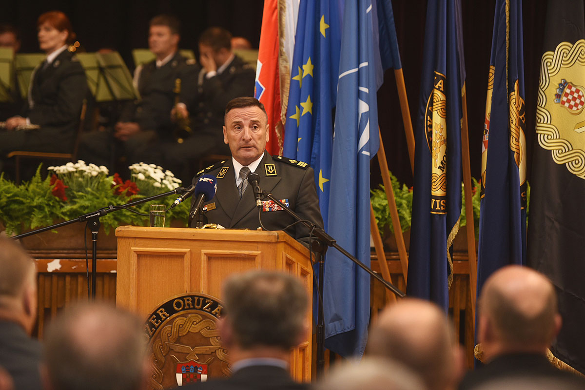 https://www.morh.hr/wp-content/gallery/zapocelo-obiljezavanje-dana-osrh-na-hvu-straza/hvu_akademija_26052017_07.jpg