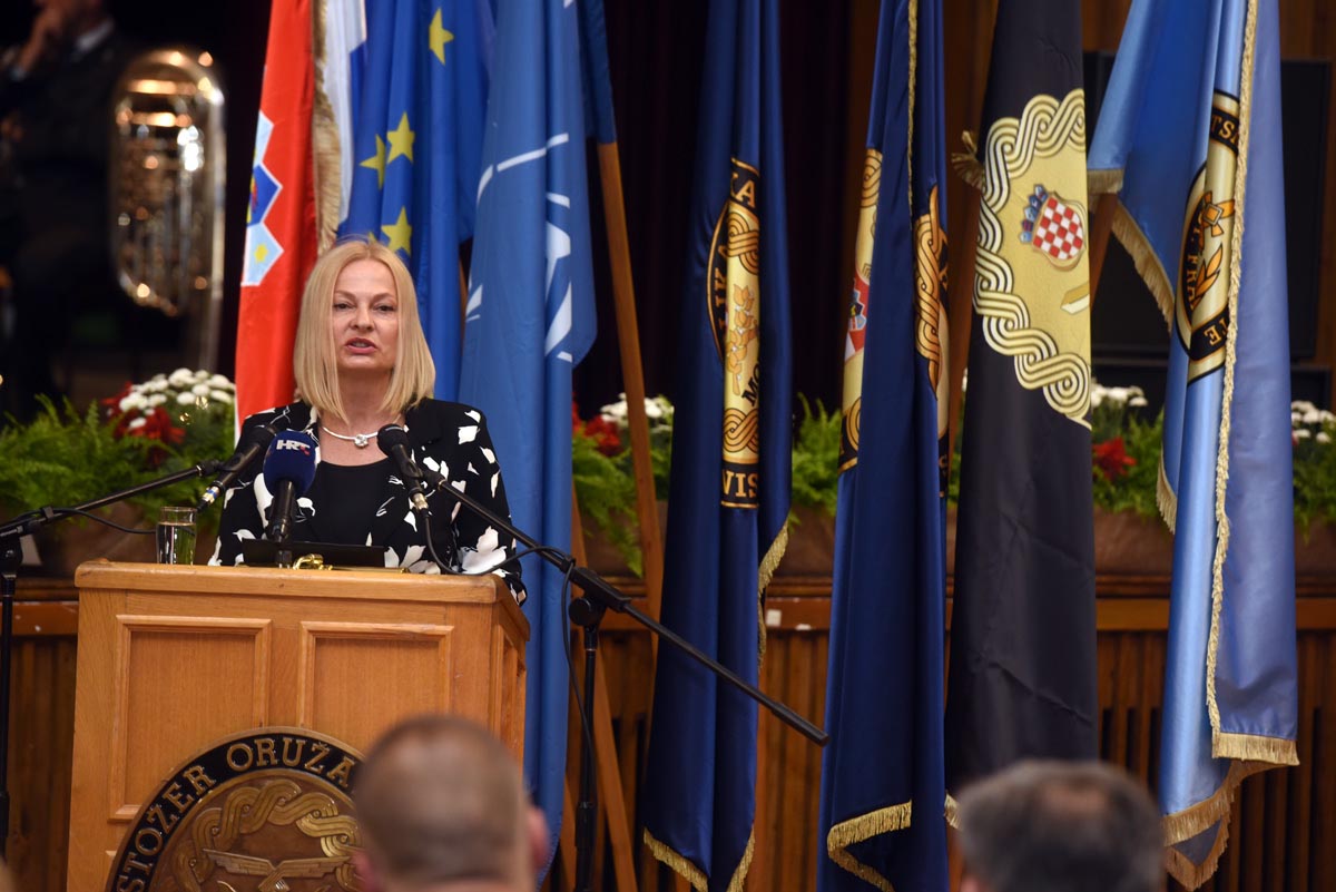 https://www.morh.hr/wp-content/gallery/zapocelo-obiljezavanje-dana-osrh-na-hvu-straza/hvu_akademija_26052017_15.jpg