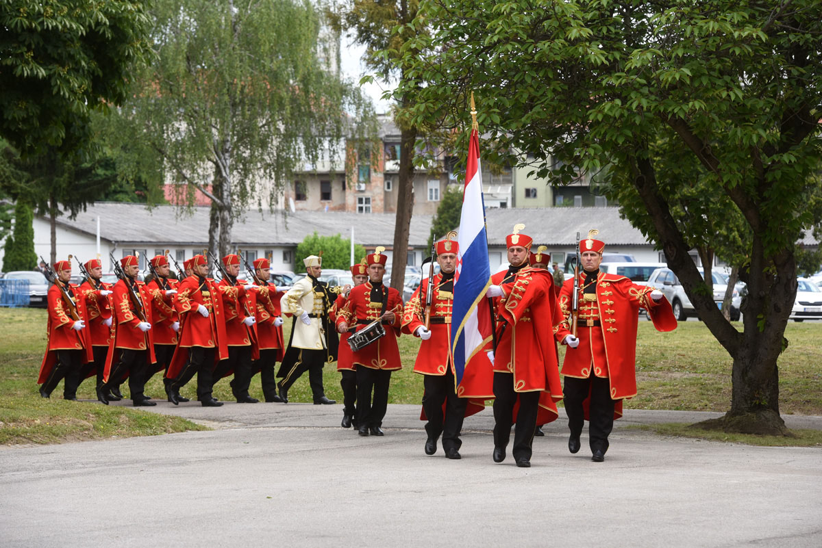 https://www.morh.hr/wp-content/gallery/zapocelo-obiljezavanje-dana-osrh-na-hvu-straza/hvu_straza_26052017_01.jpg