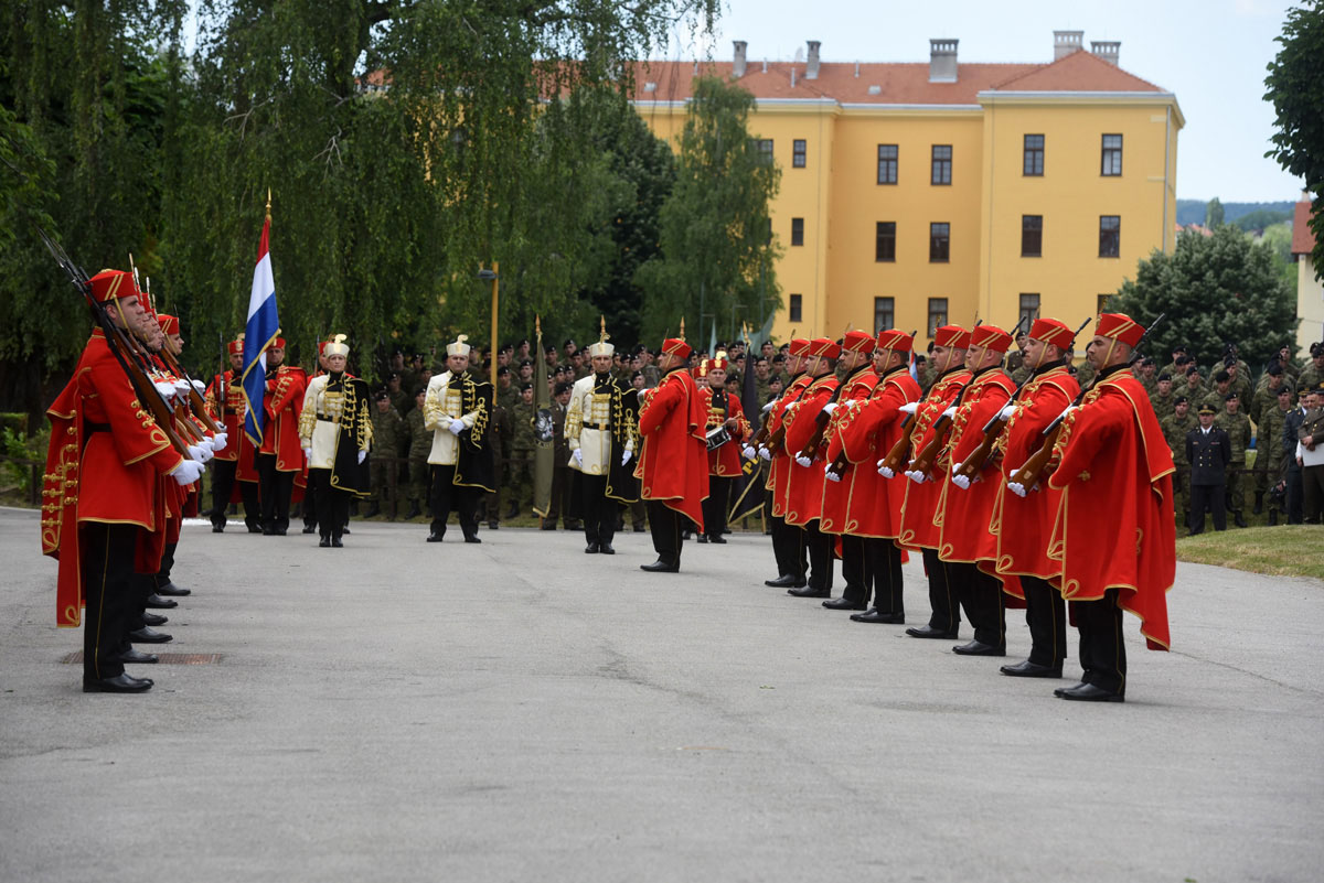 https://www.morh.hr/wp-content/gallery/zapocelo-obiljezavanje-dana-osrh-na-hvu-straza/hvu_straza_26052017_03.jpg