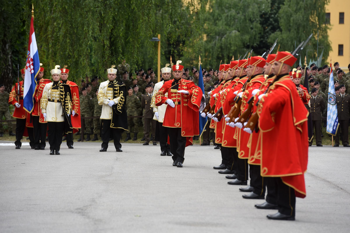 https://www.morh.hr/wp-content/gallery/zapocelo-obiljezavanje-dana-osrh-na-hvu-straza/hvu_straza_26052017_05.jpg