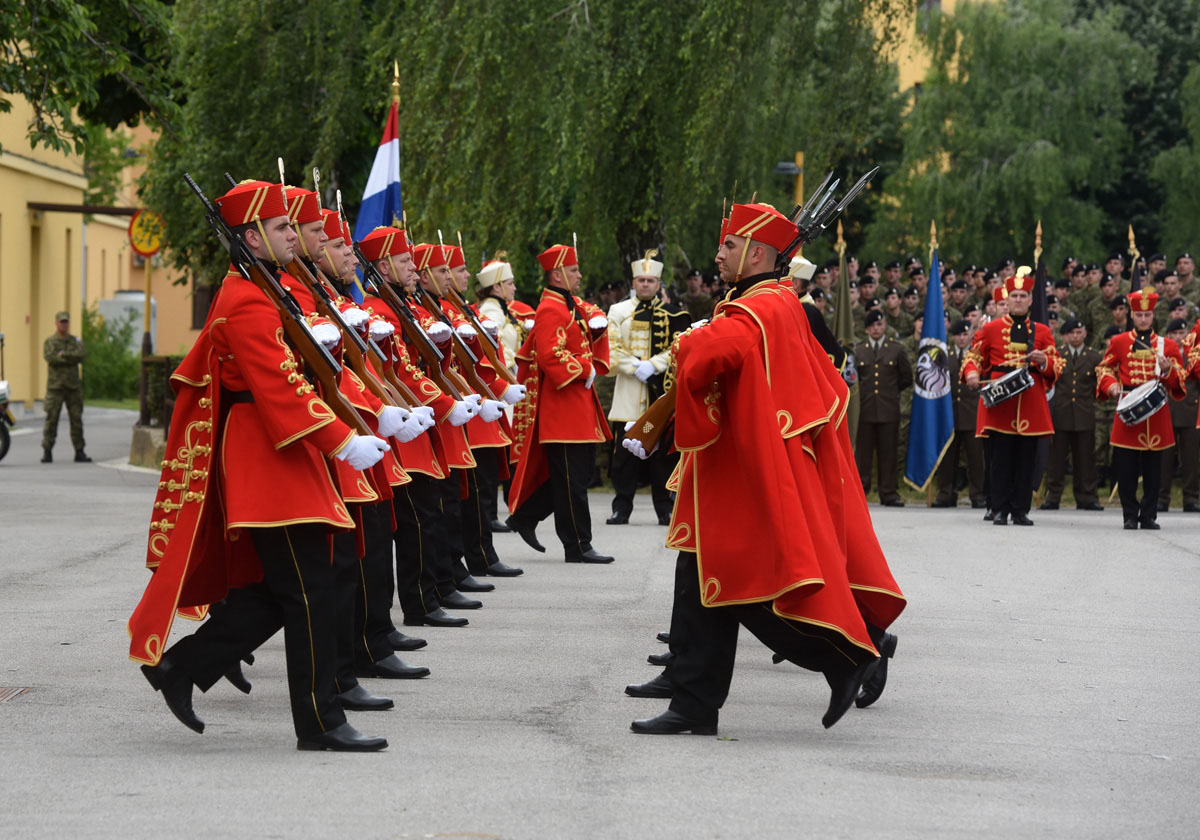 https://www.morh.hr/wp-content/gallery/zapocelo-obiljezavanje-dana-osrh-na-hvu-straza/hvu_straza_26052017_08.jpg