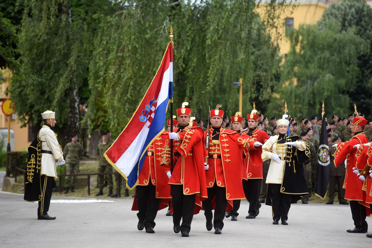 https://www.morh.hr/wp-content/gallery/zapocelo-obiljezavanje-dana-osrh-na-hvu-straza/hvu_straza_26052017_10.jpg