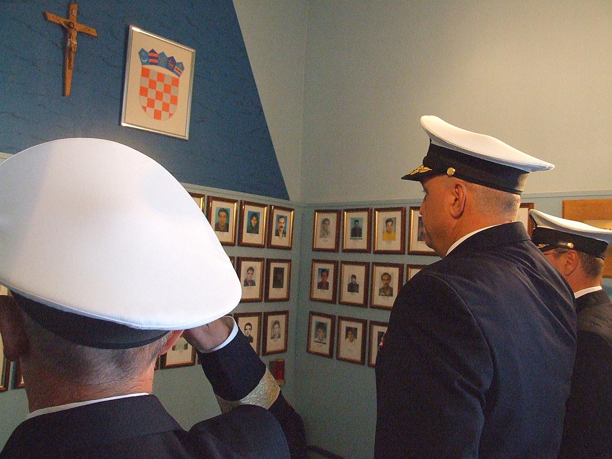 https://www.morh.hr/wp-content/gallery/zapocelo-svecano-obiljezavanje-dana-hrvatske-ratne-mornarice/hrm_19092014_01.jpg
