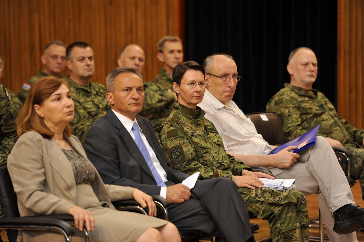https://www.morh.hr/wp-content/gallery/zapoceo-seminar-upravljanje-ljudskim-resursima-u-morh-u-i-osrh/resursi_11062015_5.jpg