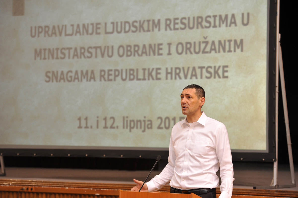 https://www.morh.hr/wp-content/gallery/zapoceo-seminar-upravljanje-ljudskim-resursima-u-morh-u-i-osrh/resursi_11062015_7.jpg