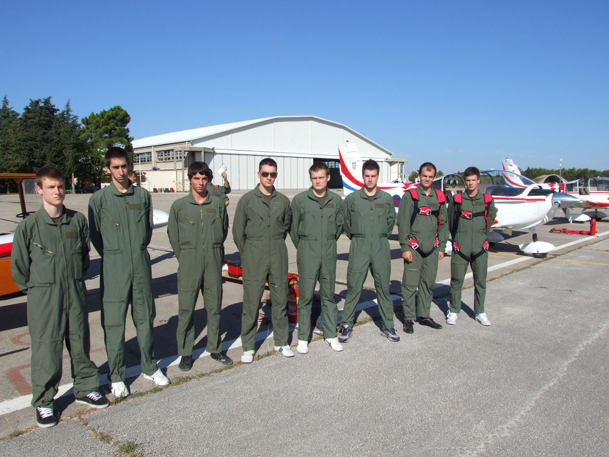 https://www.morh.hr/wp-content/gallery/zapoelo-selekcijsko-letenje-kandidata-za-vojne-pilote/selekcija-7_20100728_7.jpg