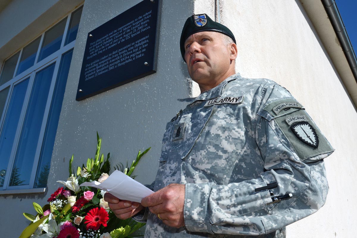 https://www.morh.hr/wp-content/gallery/zapovjednik-vjebe-jackal-stone-posjetio-obitelj-asnikog-namjesnika-ivice-jeraka/posjet_22092012_11.jpg