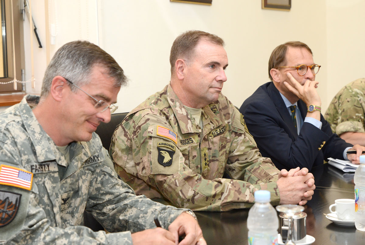 https://www.morh.hr/wp-content/gallery/zapovjednikih-snaga-usareur-general-hodges-u-posjetu-morh-u/hodges_29062015_02.jpg