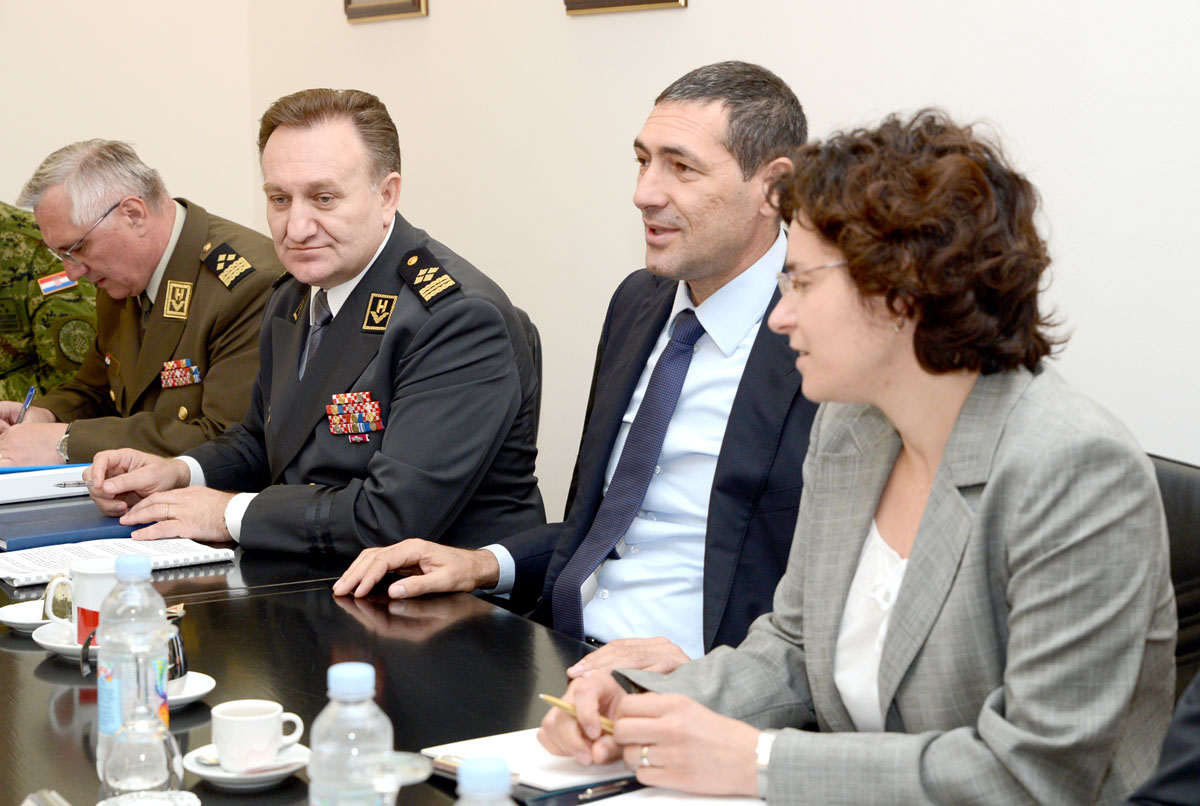https://www.morh.hr/wp-content/gallery/zapovjednikih-snaga-usareur-general-hodges-u-posjetu-morh-u/hodges_29062015_03.jpg