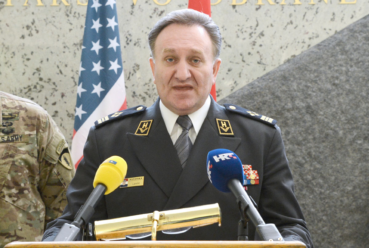 https://www.morh.hr/wp-content/gallery/zapovjednikih-snaga-usareur-general-hodges-u-posjetu-morh-u/hodges_29062015_05.jpg