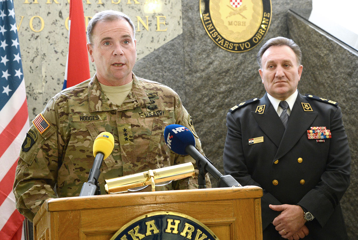 https://www.morh.hr/wp-content/gallery/zapovjednikih-snaga-usareur-general-hodges-u-posjetu-morh-u/hodges_29062015_06.jpg