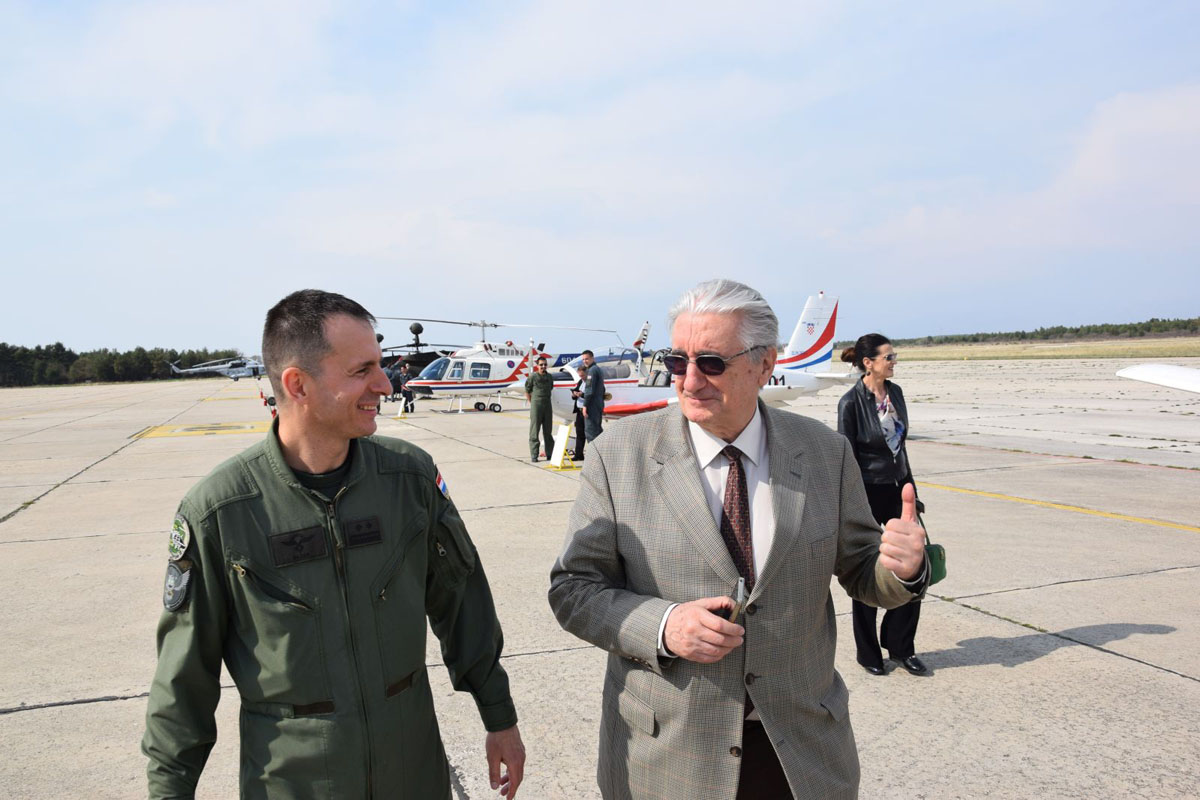 https://www.morh.hr/wp-content/gallery/zastupnici-hrvatskog-sabora-posjetili-zb-hrz-i-pzo/zemunik_04042017_08.jpg