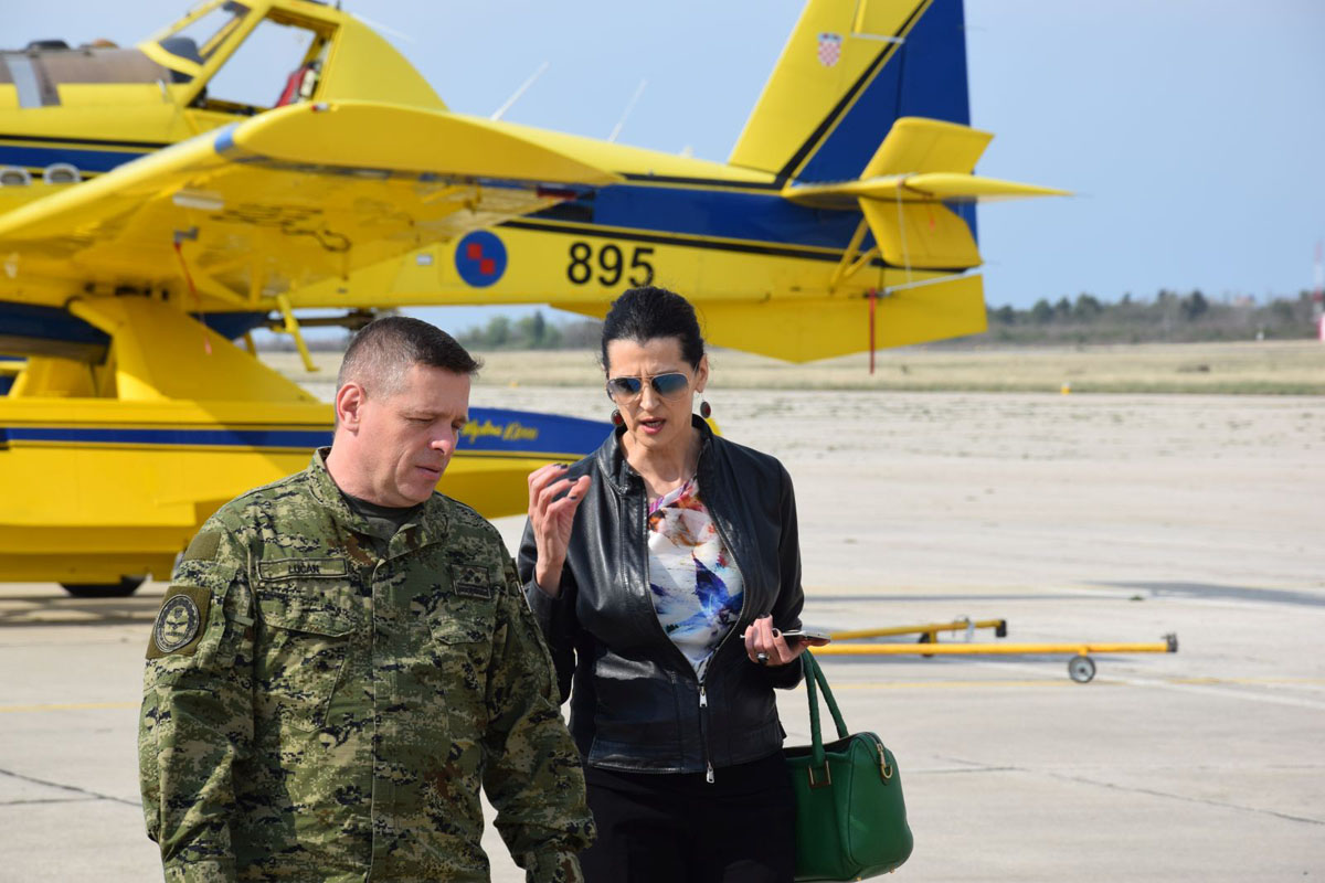 https://www.morh.hr/wp-content/gallery/zastupnici-hrvatskog-sabora-posjetili-zb-hrz-i-pzo/zemunik_04042017_09.jpg