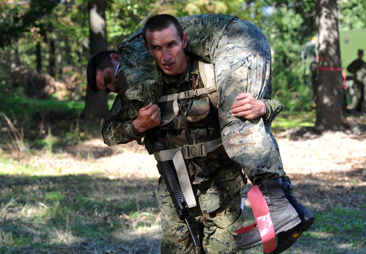 https://www.morh.hr/wp-content/gallery/zavreno-natjecanje-za-najspremnijeg-pripadnika-osrh/vojnik_2012_006102012_12.jpg