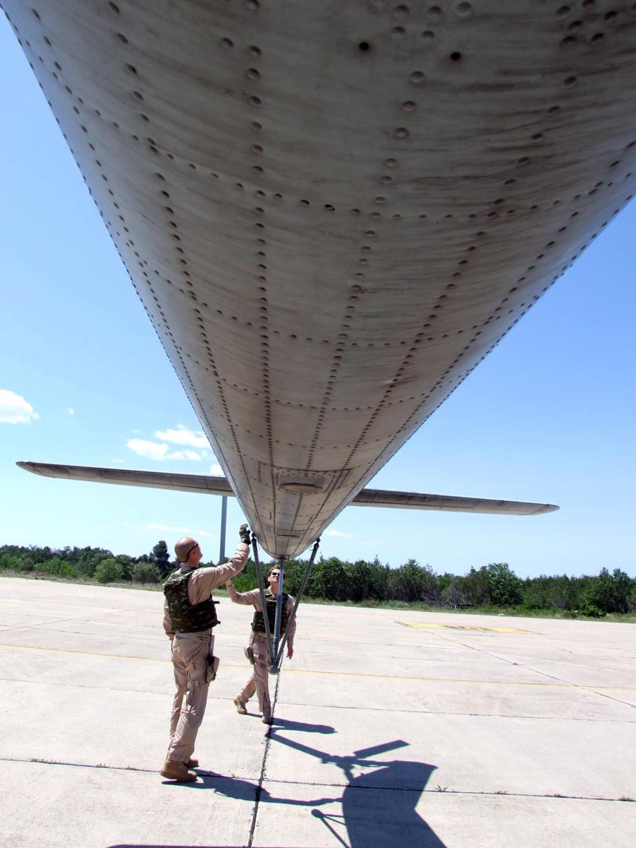 https://www.morh.hr/wp-content/gallery/zavrila-zajednika-hrvatsko-eka-obuka-zrakoplovnih-timova-17052012/obuka_17052012_1.jpg