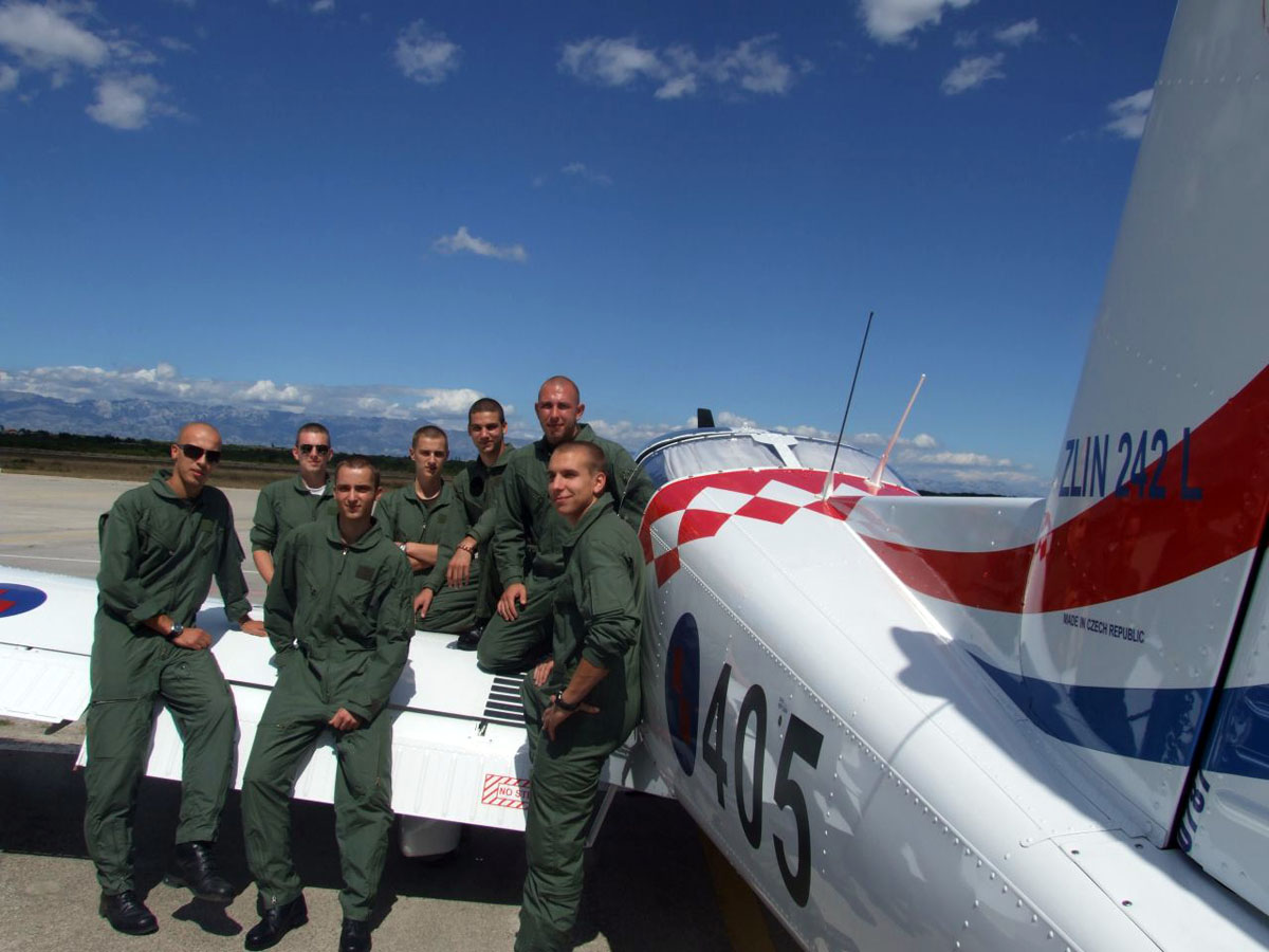 https://www.morh.hr/wp-content/gallery/zavrilo-selekcijsko-letenje-kandidata-za-vojne-pilote/selekcijsko_letenje_5_11082011.jpg