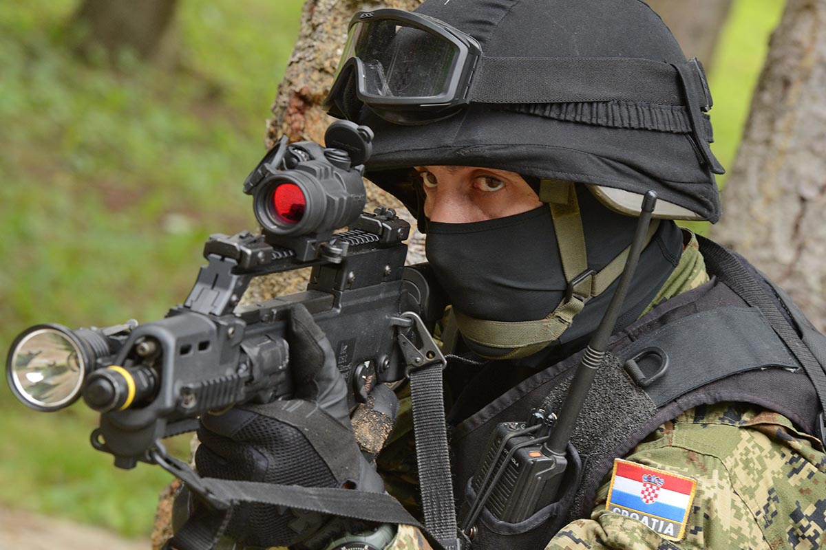 https://www.morh.hr/wp-content/gallery/zavrna-vjeba-teaja-za-vojne-promatrae-un-a/promatraci_23052013_21.jpg