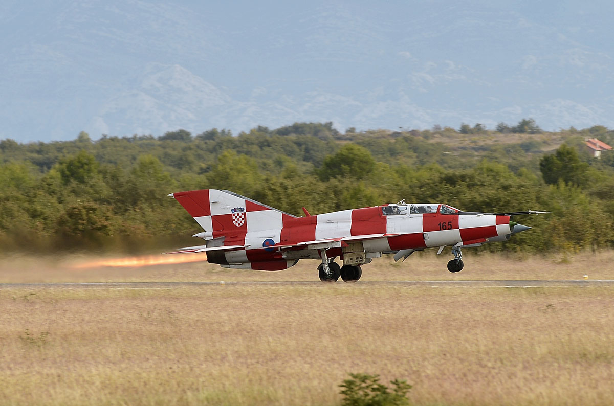 https://www.morh.hr/wp-content/gallery/zavrsen-ciklus-uvjezbavanja-avionima-mig-21-na-podrucju-zadra/migovi_obuka_28102016_04.jpg