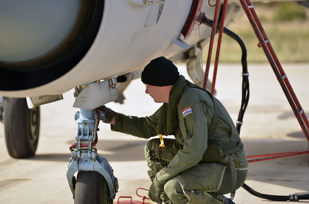 https://www.morh.hr/wp-content/gallery/zavrsen-ciklus-uvjezbavanja-avionima-mig-21-na-podrucju-zadra/migovi_obuka_28102016_09.jpg