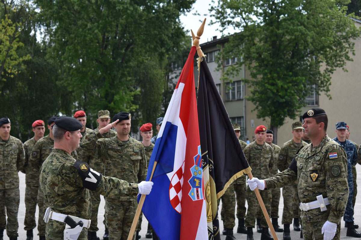 https://www.morh.hr/wp-content/gallery/zavrsen-tecaj-za-ovlastenu-sluzbenu-osobu-vojne-policije/vp_07062017_03.jpg