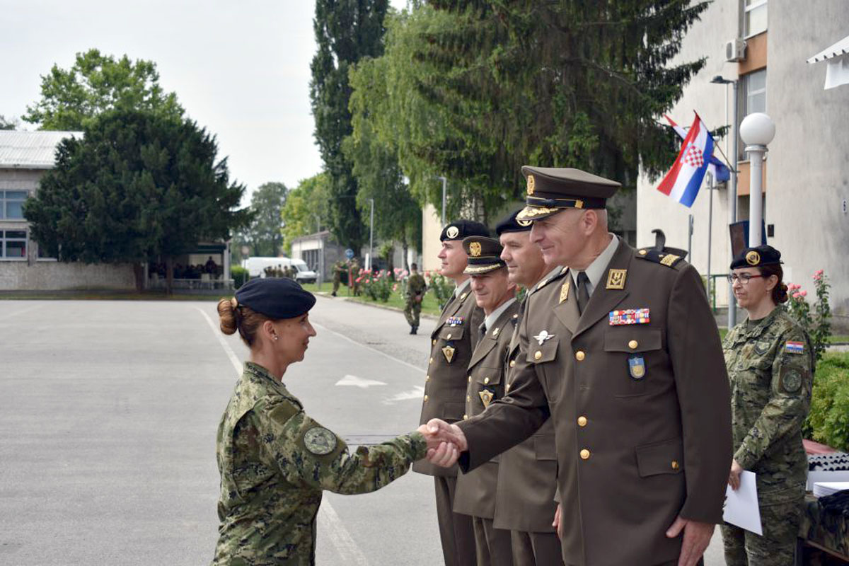 https://www.morh.hr/wp-content/gallery/zavrsen-tecaj-za-ovlastenu-sluzbenu-osobu-vojne-policije/vp_07062017_04.jpg