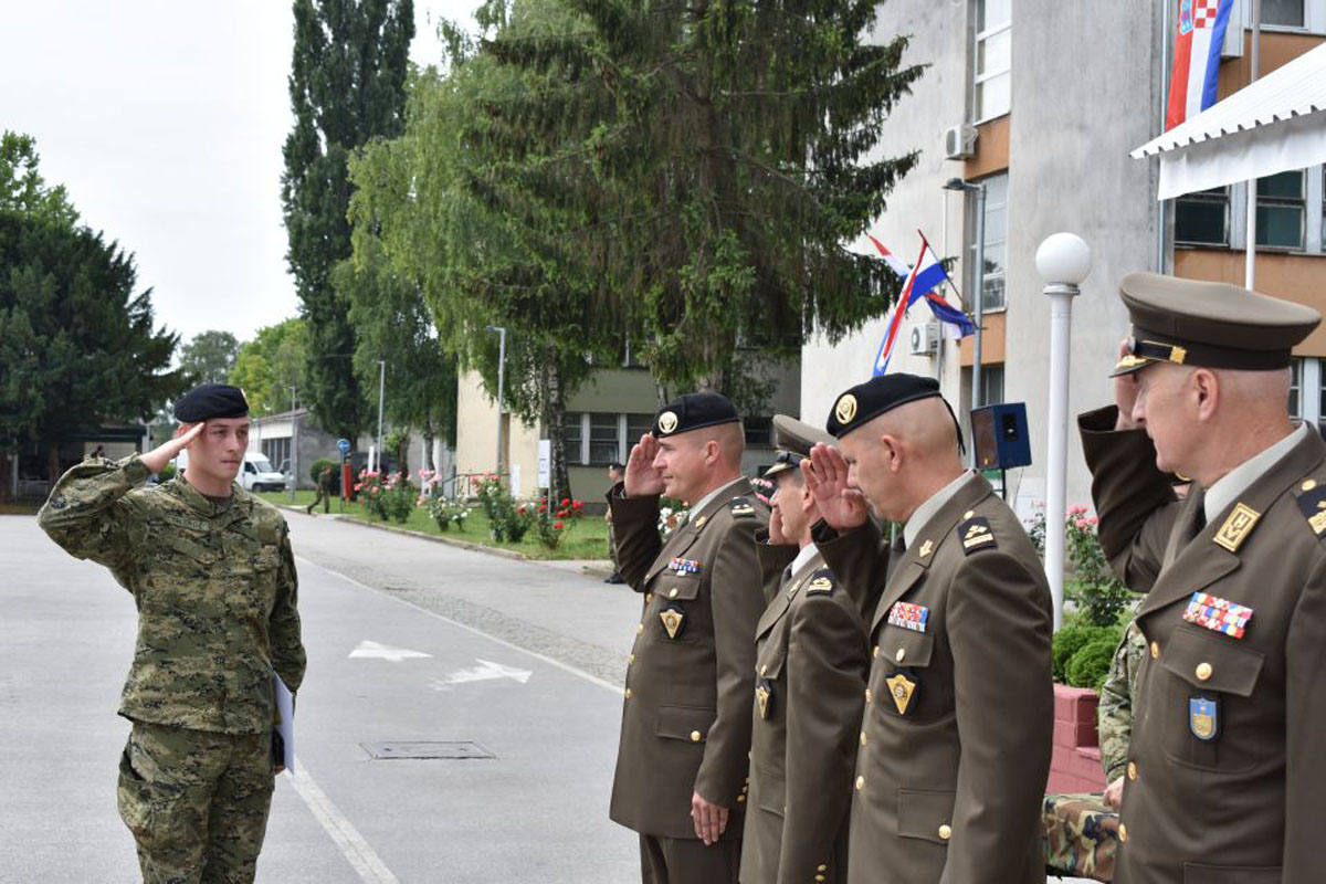 https://www.morh.hr/wp-content/gallery/zavrsen-tecaj-za-ovlastenu-sluzbenu-osobu-vojne-policije/vp_07062017_05.jpg