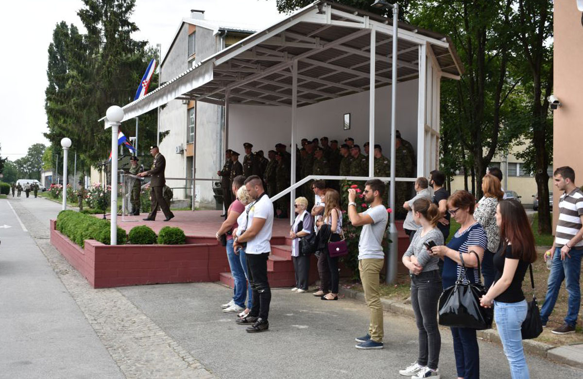 https://www.morh.hr/wp-content/gallery/zavrsen-tecaj-za-ovlastenu-sluzbenu-osobu-vojne-policije/vp_07062017_06.jpg