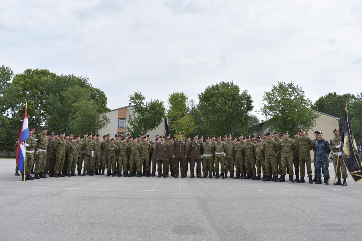 https://www.morh.hr/wp-content/gallery/zavrsen-tecaj-za-ovlastenu-sluzbenu-osobu-vojne-policije/vp_07062017_11.jpg