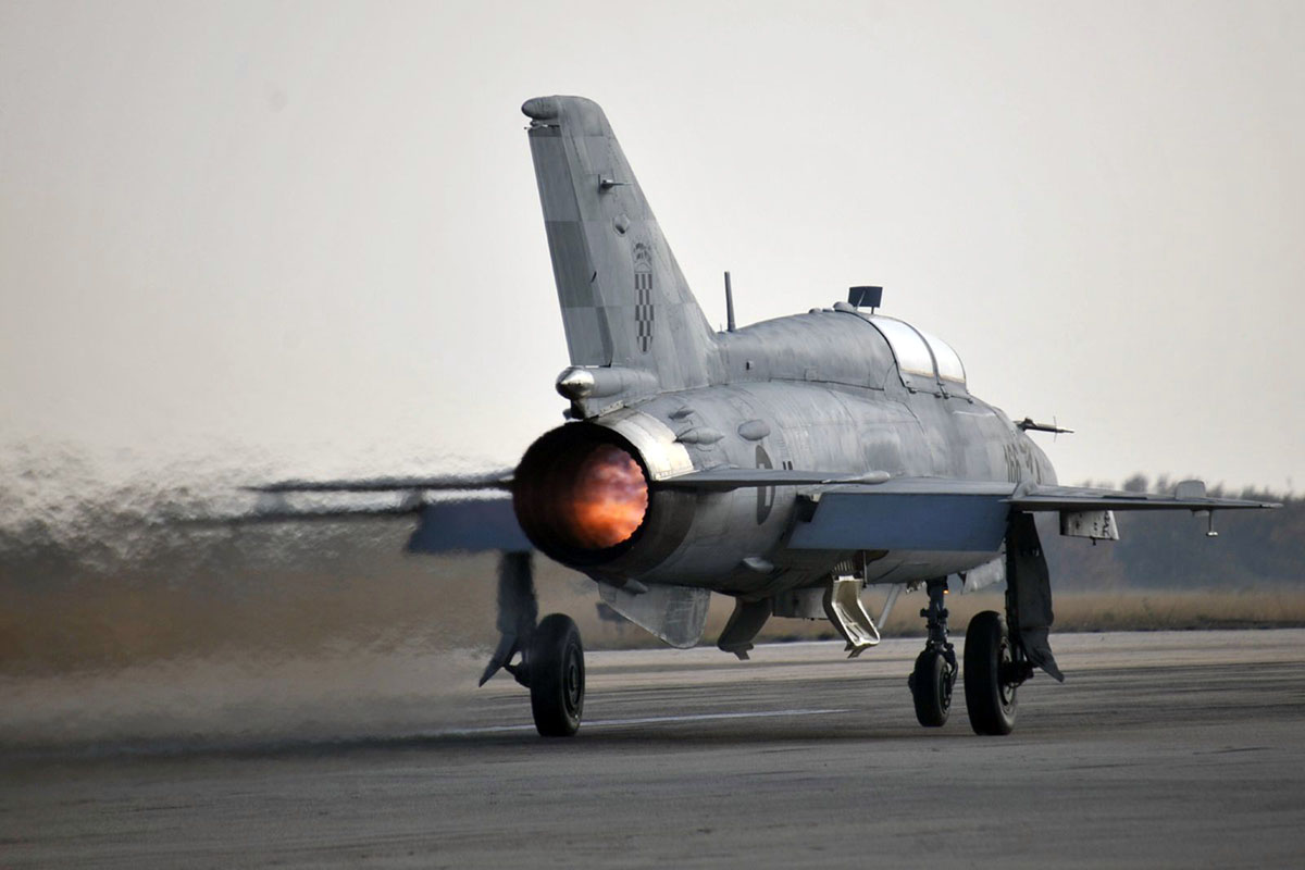 https://www.morh.hr/wp-content/gallery/zavrsena-obuka-pilota-aviona-mig-21-hrz-i-pzo-a-u-zemuniku/zemunik_07122015_02.jpg