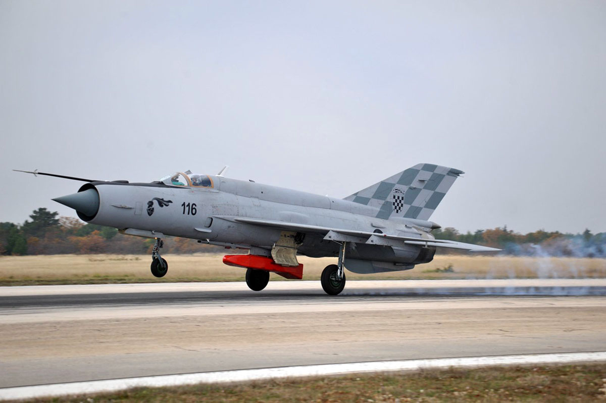 https://www.morh.hr/wp-content/gallery/zavrsena-obuka-pilota-aviona-mig-21-hrz-i-pzo-a-u-zemuniku/zemunik_07122015_05.jpg