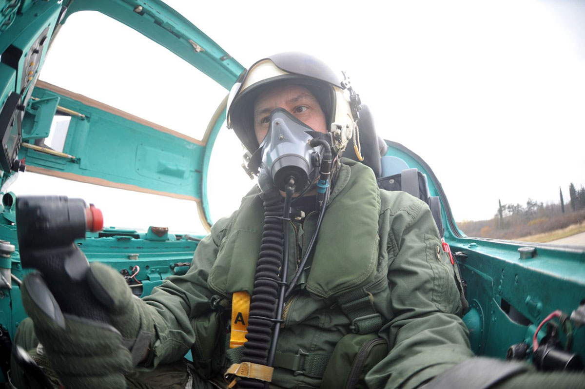 https://www.morh.hr/wp-content/gallery/zavrsena-obuka-pilota-aviona-mig-21-hrz-i-pzo-a-u-zemuniku/zemunik_07122015_07.jpg