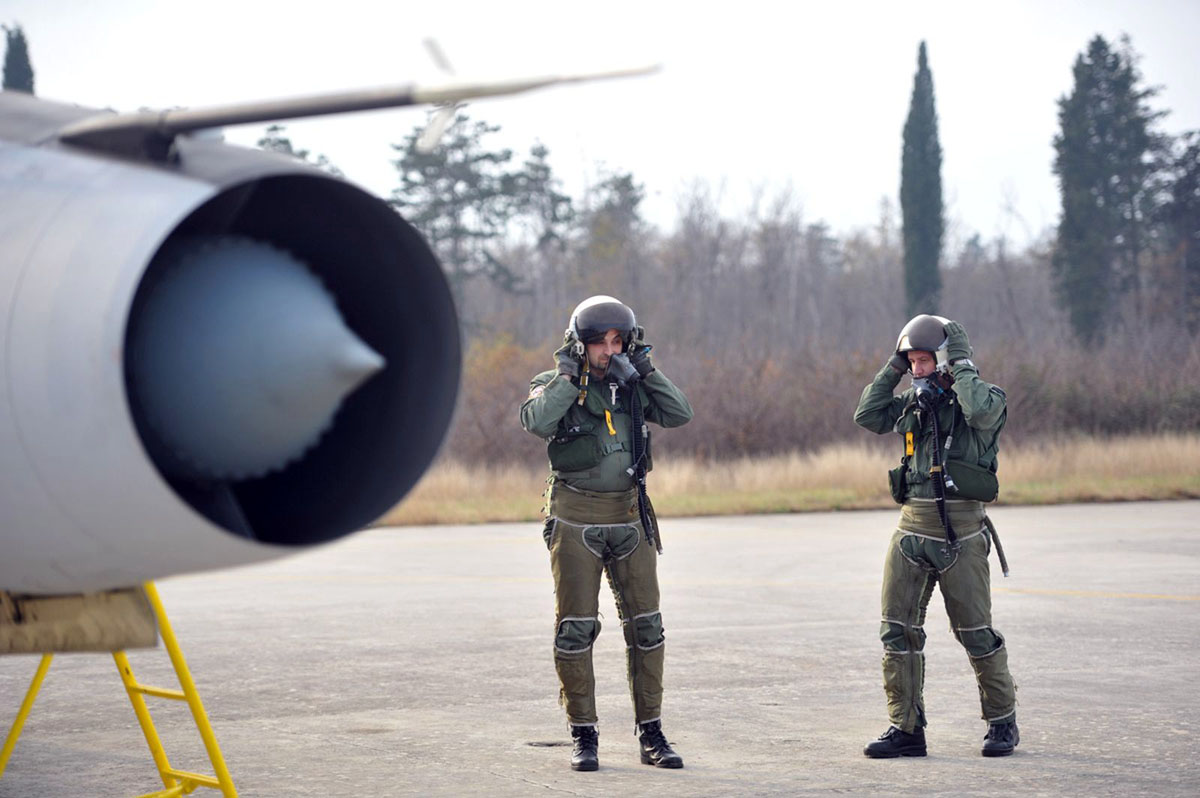 https://www.morh.hr/wp-content/gallery/zavrsena-obuka-pilota-aviona-mig-21-hrz-i-pzo-a-u-zemuniku/zemunik_07122015_10.jpg