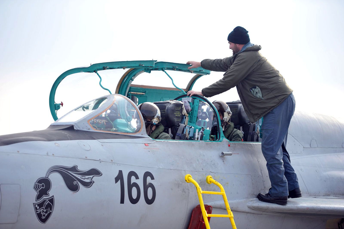 https://www.morh.hr/wp-content/gallery/zavrsena-obuka-pilota-aviona-mig-21-hrz-i-pzo-a-u-zemuniku/zemunik_07122015_11.jpg