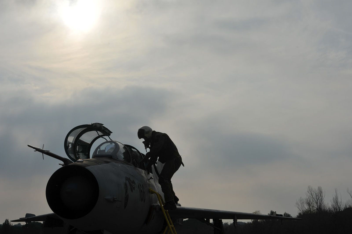 https://www.morh.hr/wp-content/gallery/zavrsena-obuka-pilota-aviona-mig-21-hrz-i-pzo-a-u-zemuniku/zemunik_07122015_12.jpg