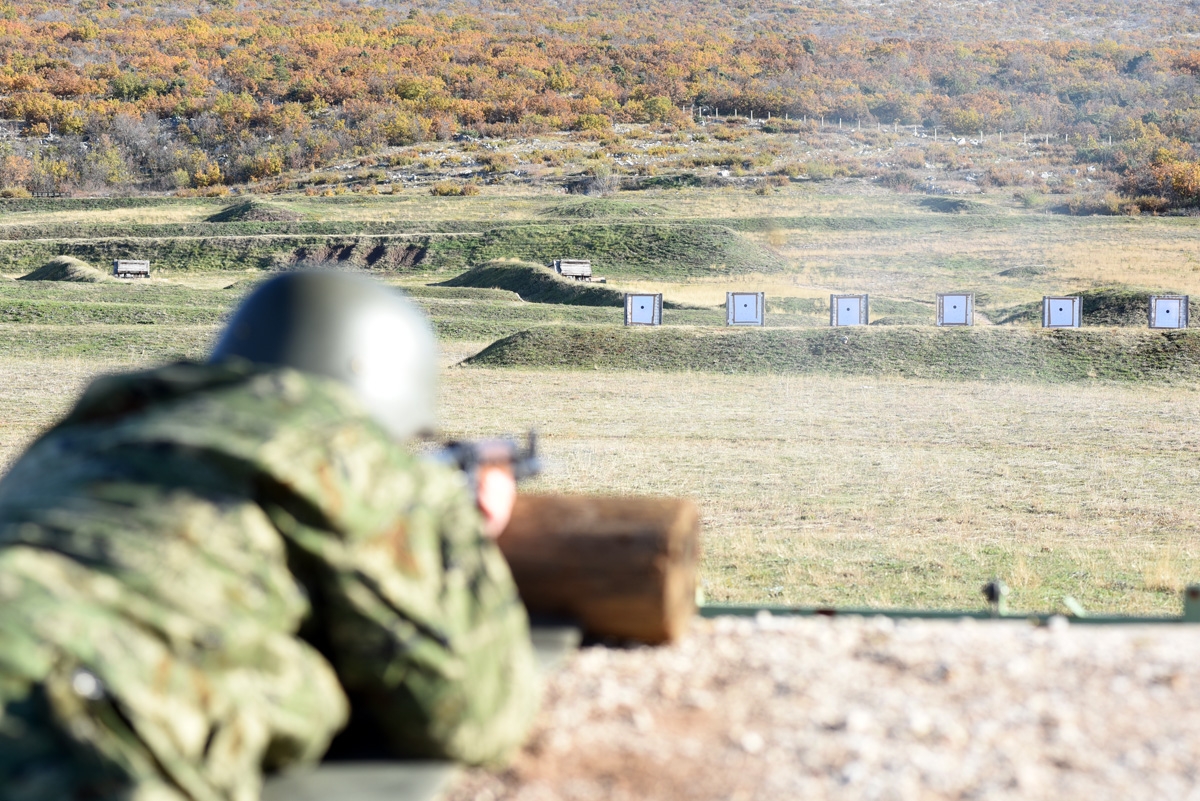 https://www.morh.hr/wp-content/gallery/zavrsena-obuka-pricuvnika-5-i-6-pjesacke-pukovnije-u-kninu/pricuvnici_knin_06122018_05.jpg