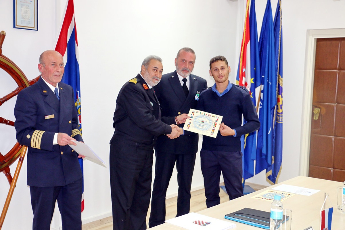 https://www.morh.hr/wp-content/gallery/zavrsena-roniteljska-obuka-za-pripadnike-libijske-mornarice-i-obalne-straze-u-hrm-u/roniteljska_obuka_libijska_ratna_mornarica_181218_10.jpg