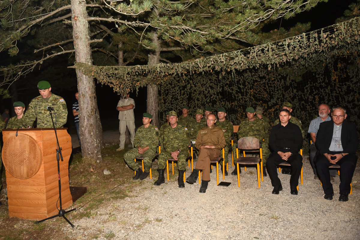 https://www.morh.hr/wp-content/gallery/zavrsena-temeljna-obuka-za-specijalna-djelovanja-zss-a-os-rh/dsc_7091.jpg