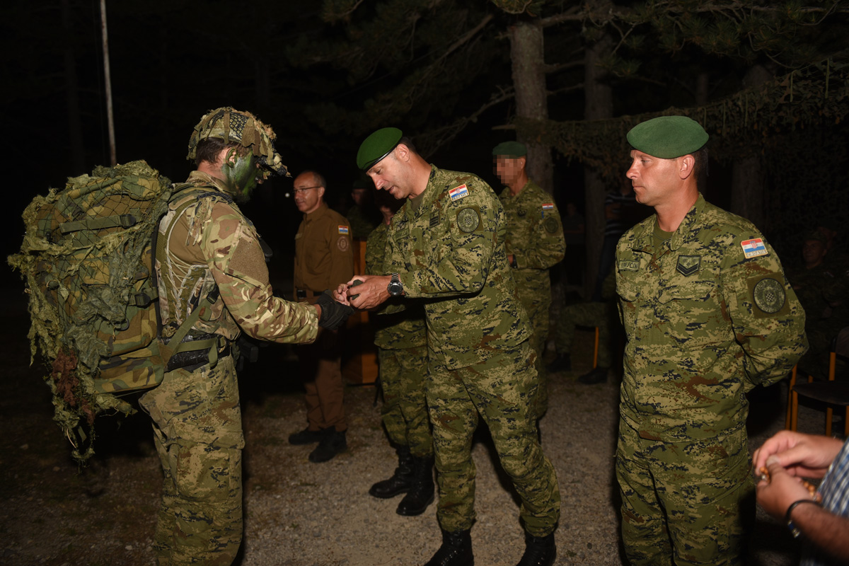 https://www.morh.hr/wp-content/gallery/zavrsena-temeljna-obuka-za-specijalna-djelovanja-zss-a-os-rh/dsc_7197.jpg
